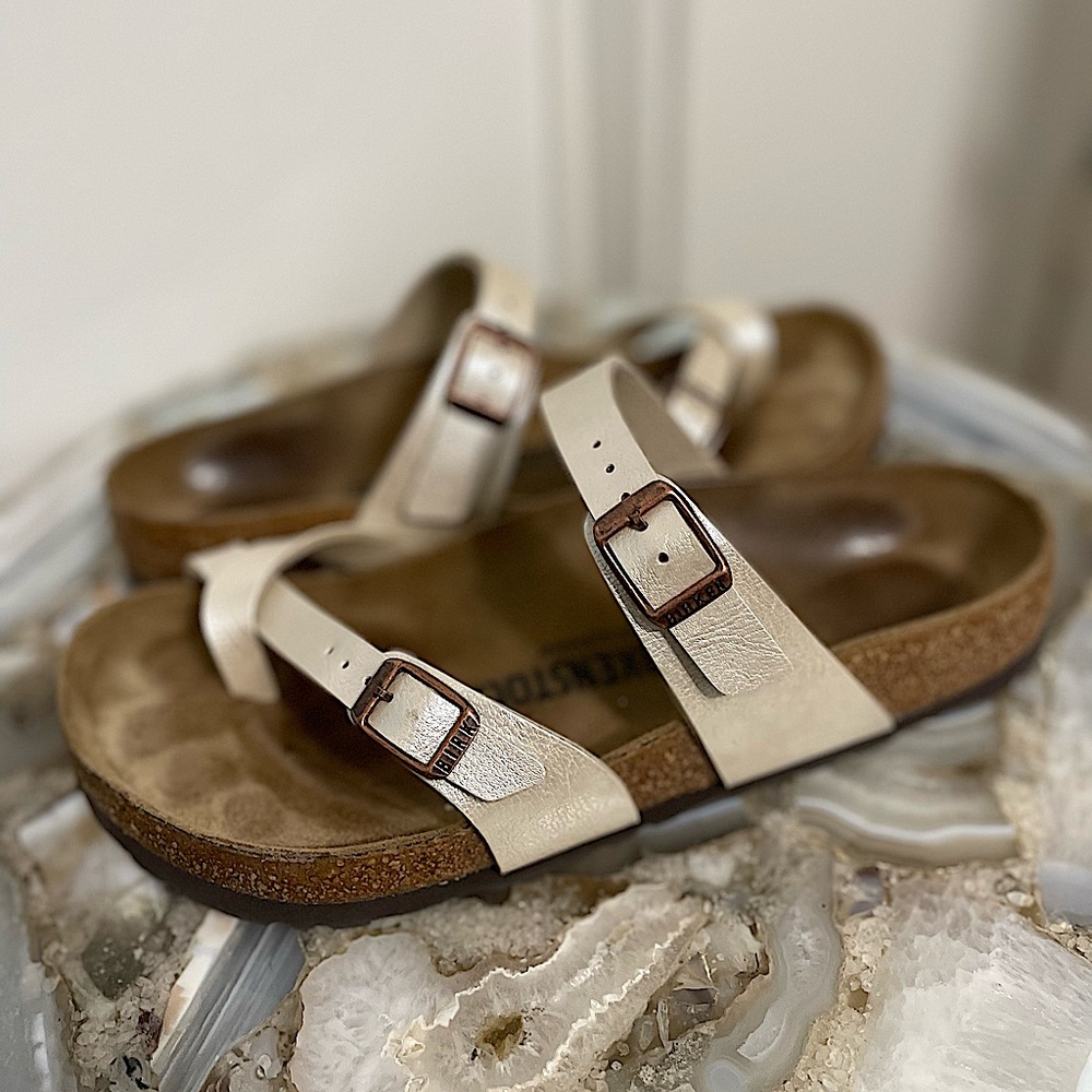 Women’s Birkenstock Mayari Graceful Pearl White Sandals in Size 7 Regular Fit